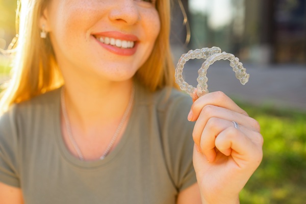 Invisalign® Dentist Or Orthodontist: What’s The Difference And Why It Matters?